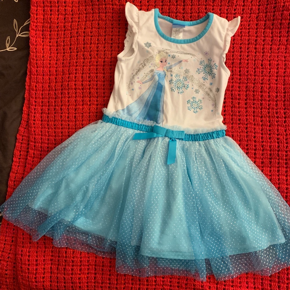 Little girl’s Elsa Dress